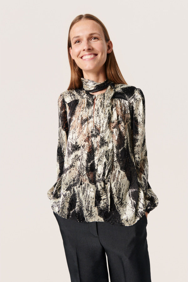 Akira Blouse / Black and White