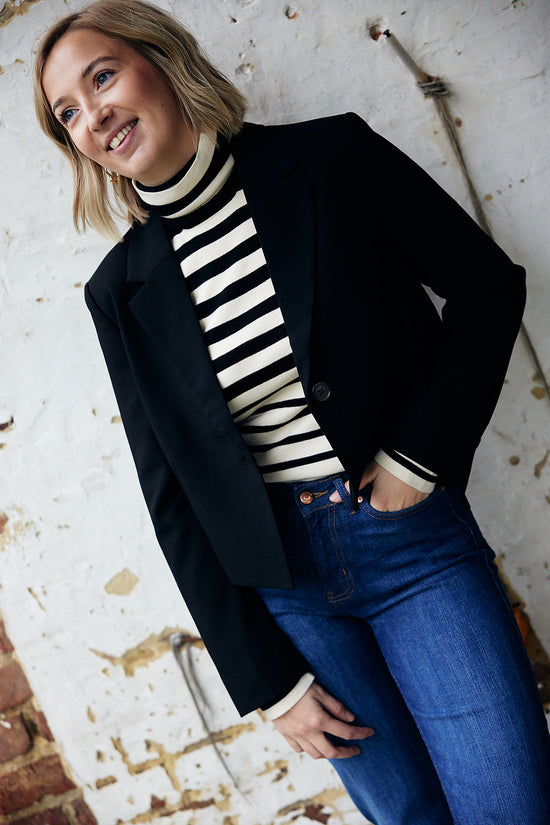 Corinne Cropped Blazer / Black