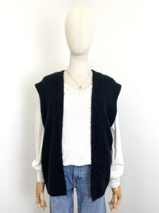 Ava Sleeveless Vest / Black